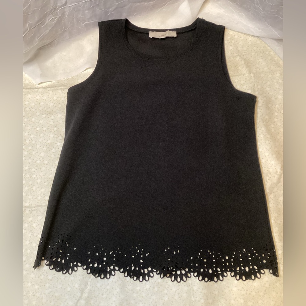 LOFT Black Tank Top with Cut-Out Hem Petite Medium Polyester Mix Business Casual